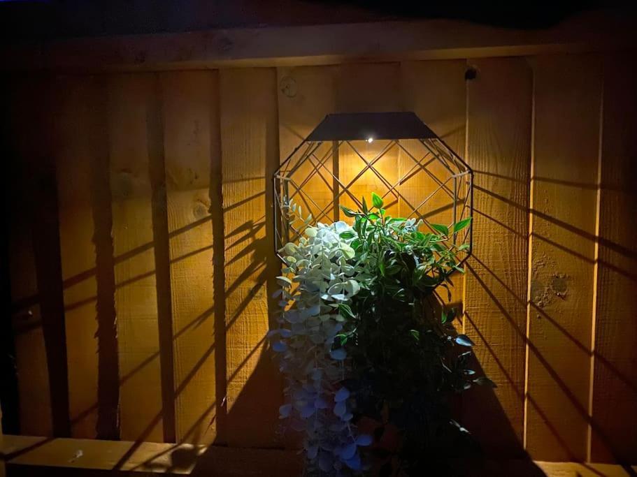 Stylish 1 Bedroom Studio Outdoor Area And Hot Tub บอร์นมัธ ภายนอก รูปภาพ