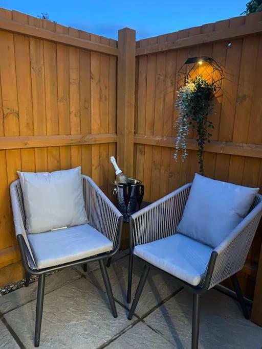 Stylish 1 Bedroom Studio Outdoor Area And Hot Tub บอร์นมัธ ภายนอก รูปภาพ